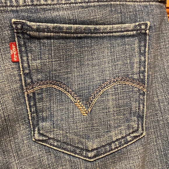 Woman’s Levi Jeans 515 Bootcut-used - Picture 2 of 7